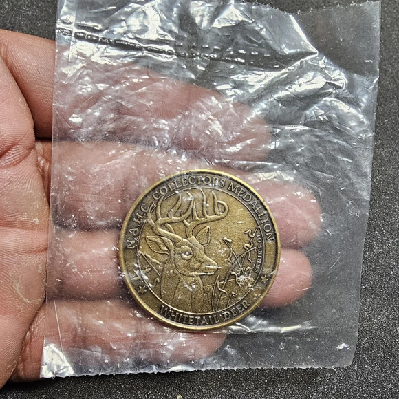 WHITETAIL DEER BIG GAME SERIES NORTH AMERICAN HUNT CLUB MEDALLION TOKEN BRASS - Picture 1 of 3